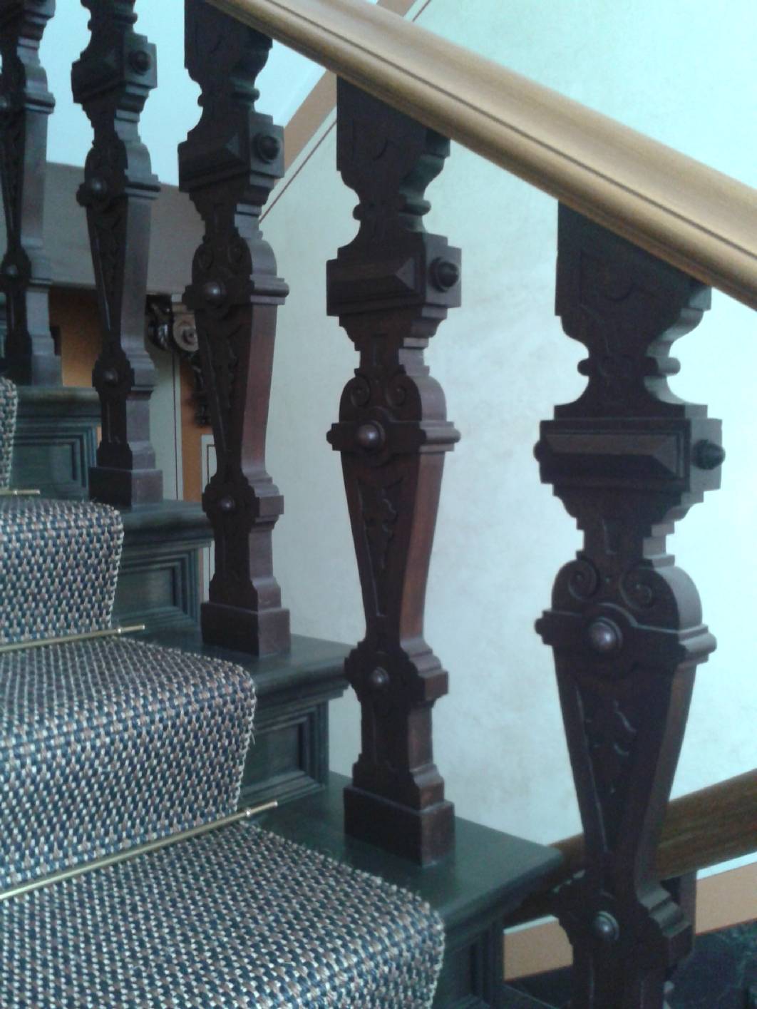 Marmorimitation, Marmorierung, Deckenmalerei, Kalkspachtel, Spachteltechnik, Schablonentechnik, Jugendstil  Treppenhaus, Treppenhaus Berlin, Gründerzeit Treppenhaus Berlin, Malerarbeiten Berlin, Maler Berlin, Restaurierung Berlin, Schablonen, Lasur, Lasuren, Kreuzberg, Prenzlauer Berg, Charlottenburg